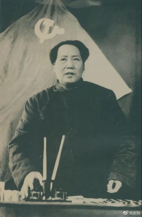 1949年3月5日，毛澤東在中共七屆二中全會(huì)上作報(bào)告。