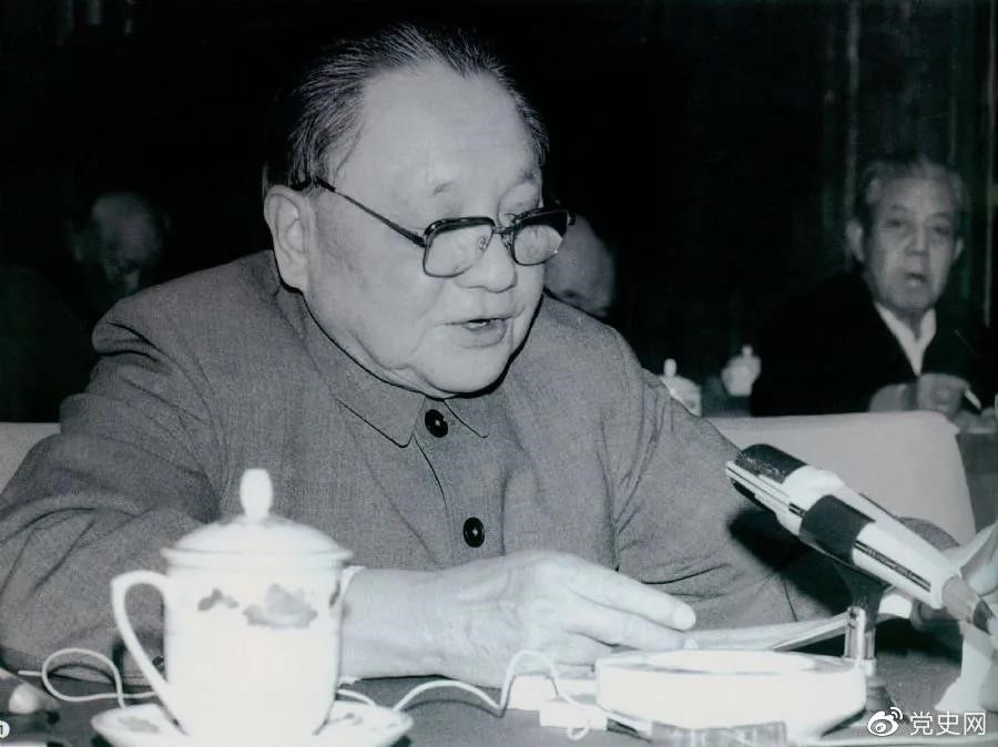 1985年3月7日，鄧小平在全國科技工作會議上發(fā)表講話。