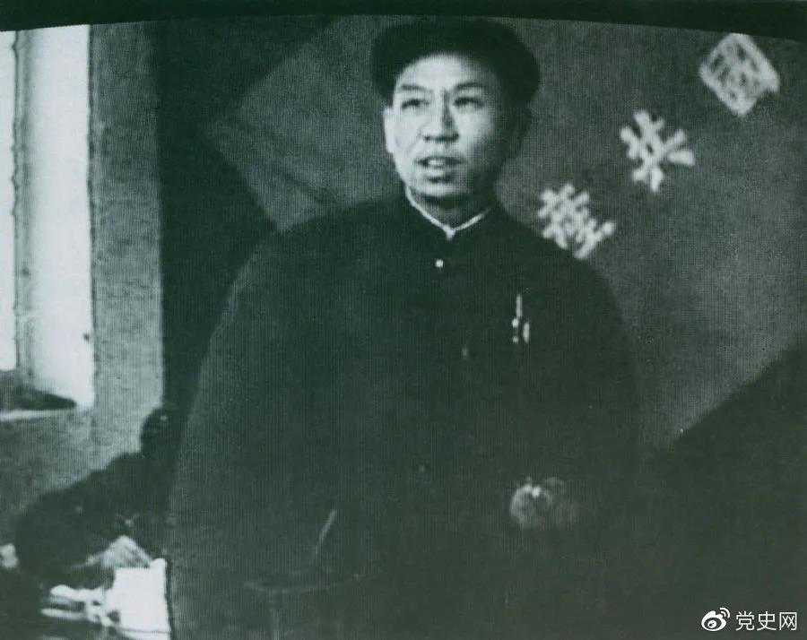 1949年3月，劉少奇在中共七屆二中全會上發(fā)言。