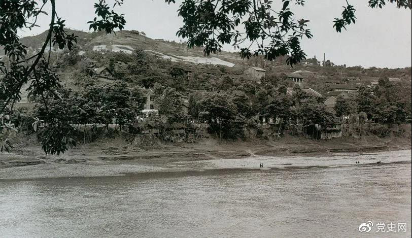 1935年3月16日至17日，紅一方面軍三渡赤水的渡口之一——茅臺(tái)渡口。
