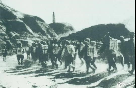 1947年3月19日，西北野戰(zhàn)軍撤離延安，進行戰(zhàn)略轉(zhuǎn)移。