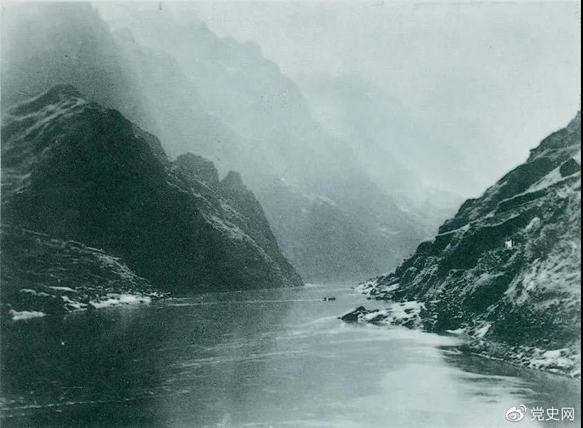 1935年3月中旬，紅軍三渡赤水，再次入川。隨后，又出奇不意地于3月21日四渡赤水，佯攻貴陽(yáng)，然后又向西北方向急進(jìn)。圖為赤水河。