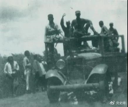 1938年3月31日，129師在邯長公路的響堂鋪伏擊日軍，這是在戰(zhàn)斗中繳獲的汽車。