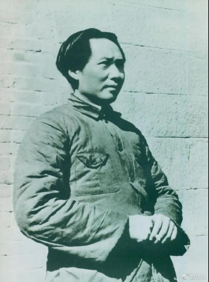 1936年2月至5月，毛澤東、彭德懷率軍進(jìn)行了東征戰(zhàn)役。圖為指揮東征戰(zhàn)役時(shí)的毛澤東。
