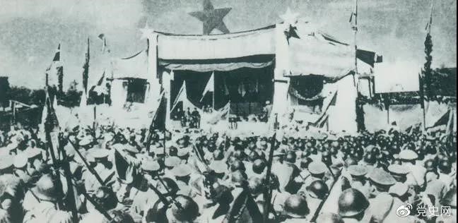 1950年5月19日，人民解放軍解放舟山群島。圖為舟山軍民舉行慶祝解放大會。