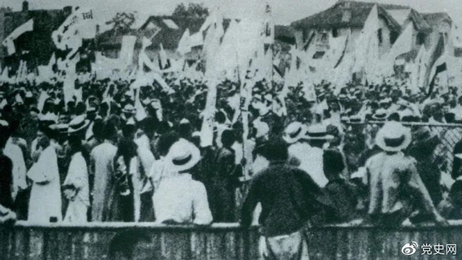 1925年5月30日，上海爆發(fā)了反帝愛國的五卅運(yùn)動，掀起了全國范圍大革命高潮。