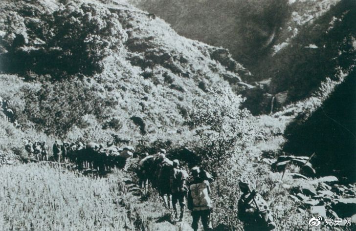 　　1947年6月，劉鄧大軍強(qiáng)渡黃河天險，千里躍進(jìn)大別山，揭開了中國人民解放軍戰(zhàn)略進(jìn)攻的序幕。