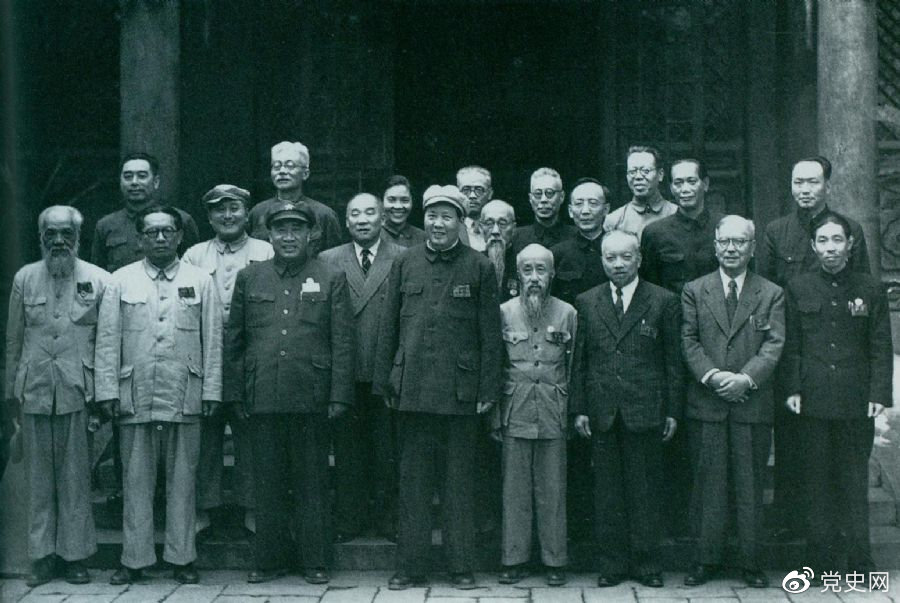 1949年7月5日，新政治協(xié)商會議籌備會常務(wù)委員合影。