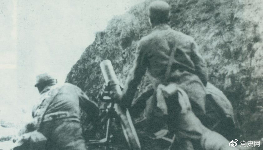 1940年8月，八路軍在總司令朱德、副總司令彭德懷的指揮下，向華北敵占交通線和各據(jù)點(diǎn)發(fā)動(dòng)了大規(guī)模進(jìn)攻戰(zhàn)役，即“百團(tuán)大戰(zhàn)”。